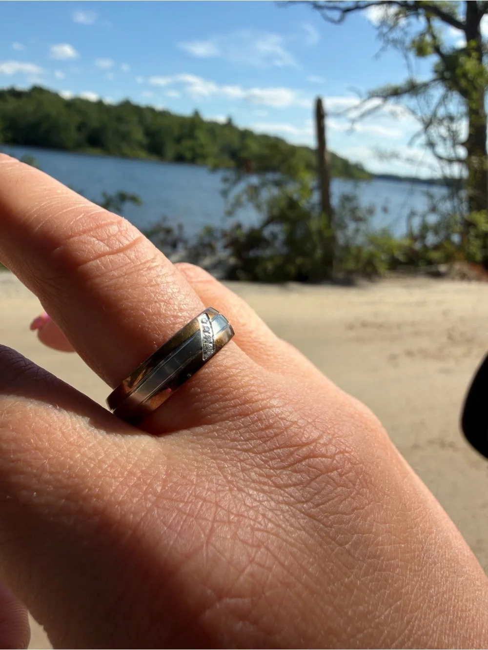 Two-Tone Women's Band Ring with Diagonal Accent Stones - Gold & Silver
